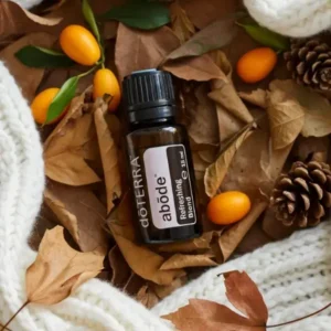 Abode doTERRA na jesiennej dekoracji z liśćmi i szyszkami