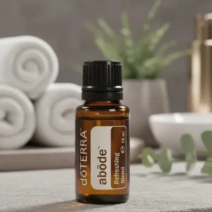 Abode doTERRA na kamiennej podstawce obok złożonych ręczników spa
