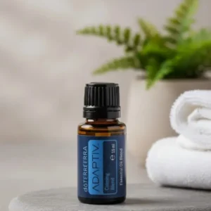 Adaptiv doTERRA na kamiennej podstawce obok złożonych ręczników spa