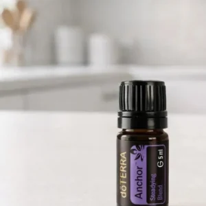 Anchor doTERRA na białym blacie kuchennym