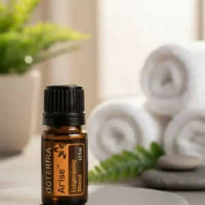 Arise doTERRA na kamiennej podstawce obok złożonych ręczników spa