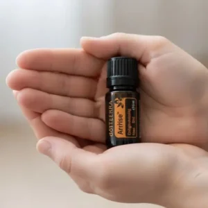 Arise doTERRA w dłoniach