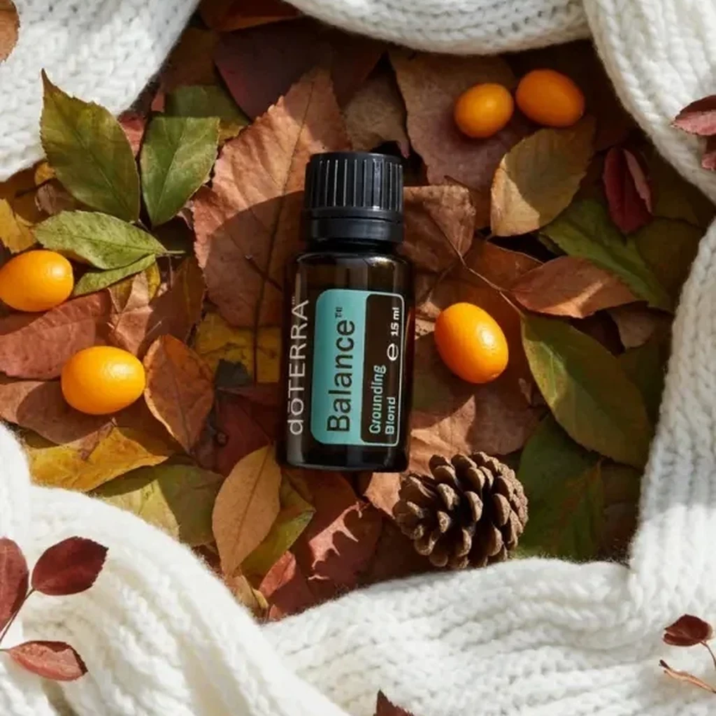 Balance doTERRA na jesiennej dekoracji z liśćmi i szyszkami