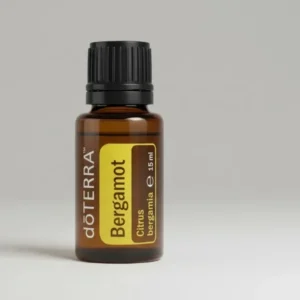 Bergamotka doTERRA na szarym tle – ujęcie produktowe