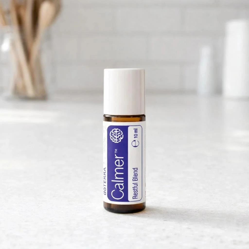 Calmer doTERRA na białym blacie kuchennym