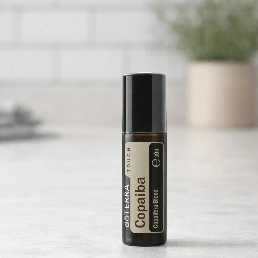 Copaiba Touch doTERRA obok dyfuzora aromaterapeutycznego doTERRA