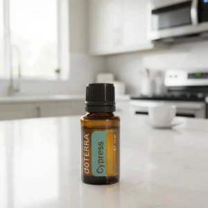 Cyprys doTERRA obok dyfuzora aromaterapeutycznego doTERRA