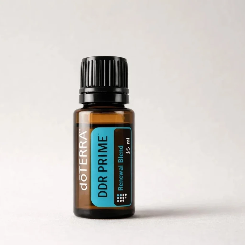 Ddr Prime doTERRA na szarym tle – ujęcie produktowe