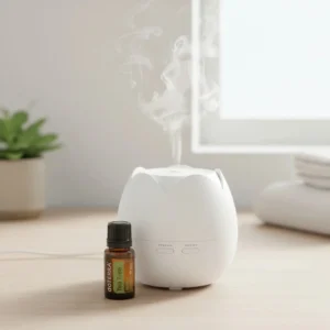 Dłonie trzymające Drzewo Herbaciane doTERRA – aplikacja olejku