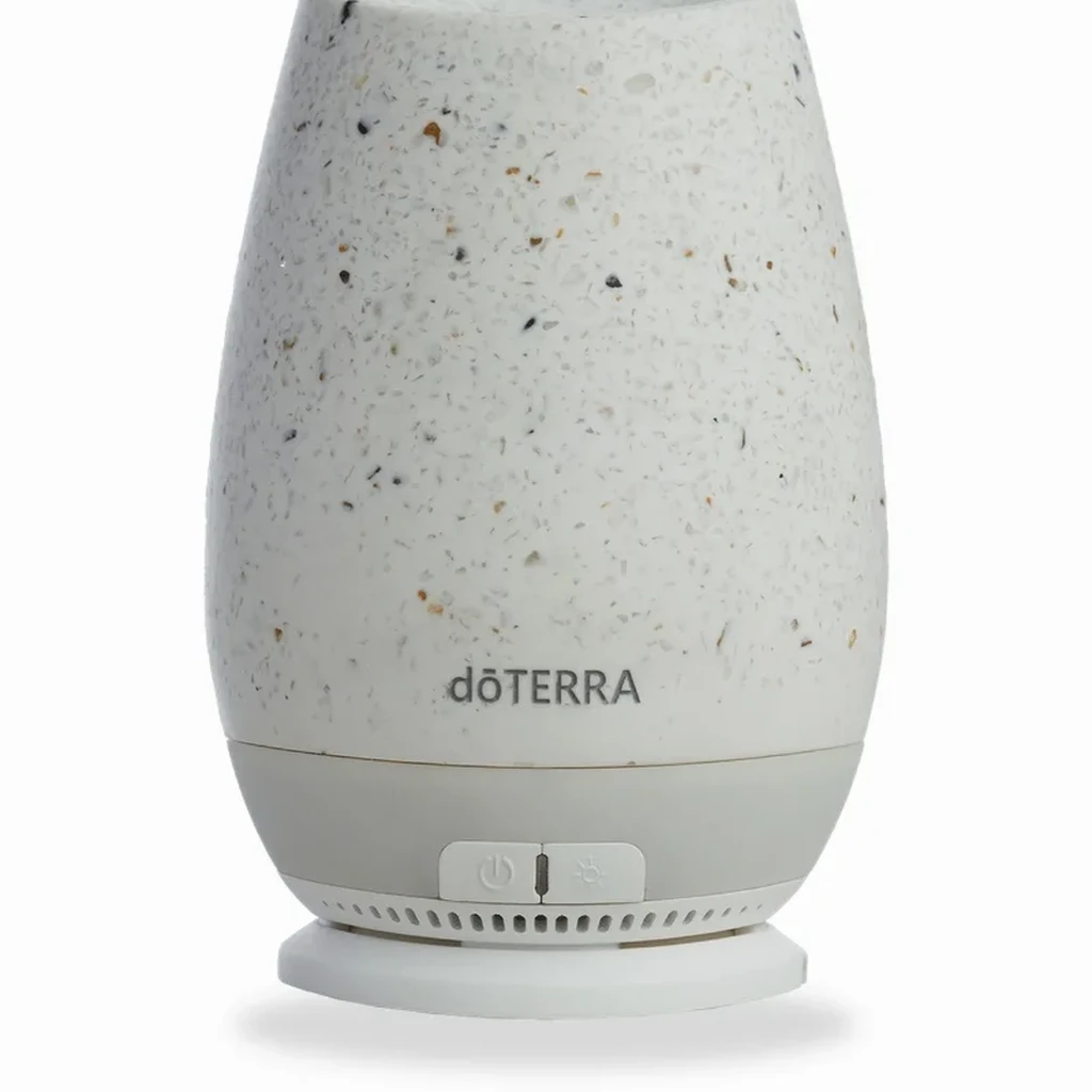 Dyfuzor Roam doTERRA – dyfuzor aromaterapeutyczny na białym tle