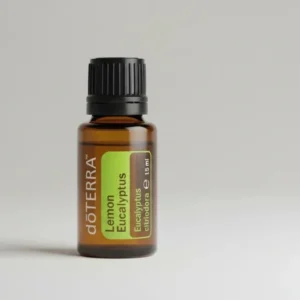 Eukaliptus Cytrynowy doTERRA na szarym tle – ujęcie produktowe