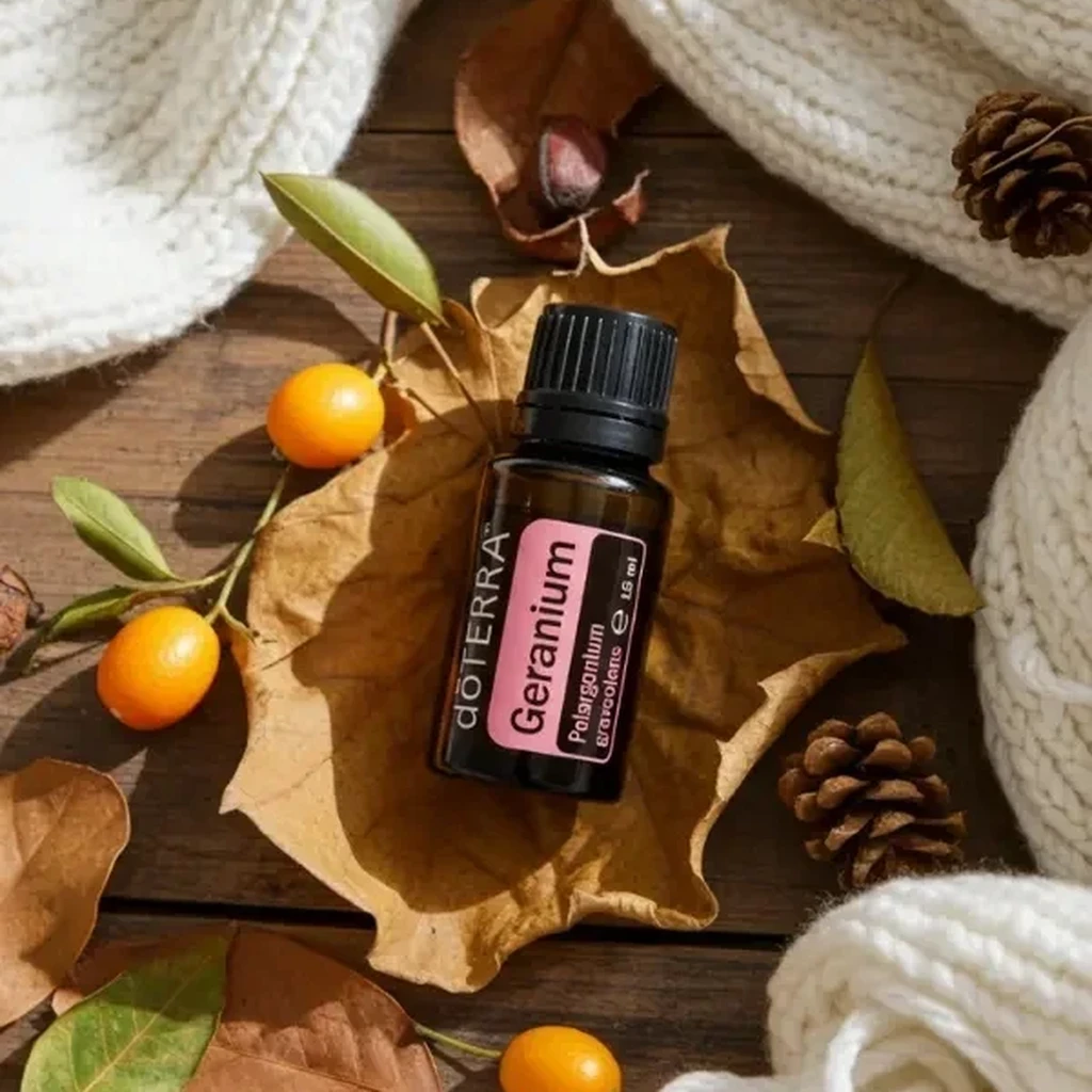 Geranium doTERRA na jesiennej dekoracji z liśćmi i szyszkami