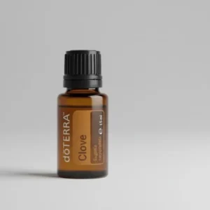Goździk doTERRA na szarym tle – ujęcie produktowe
