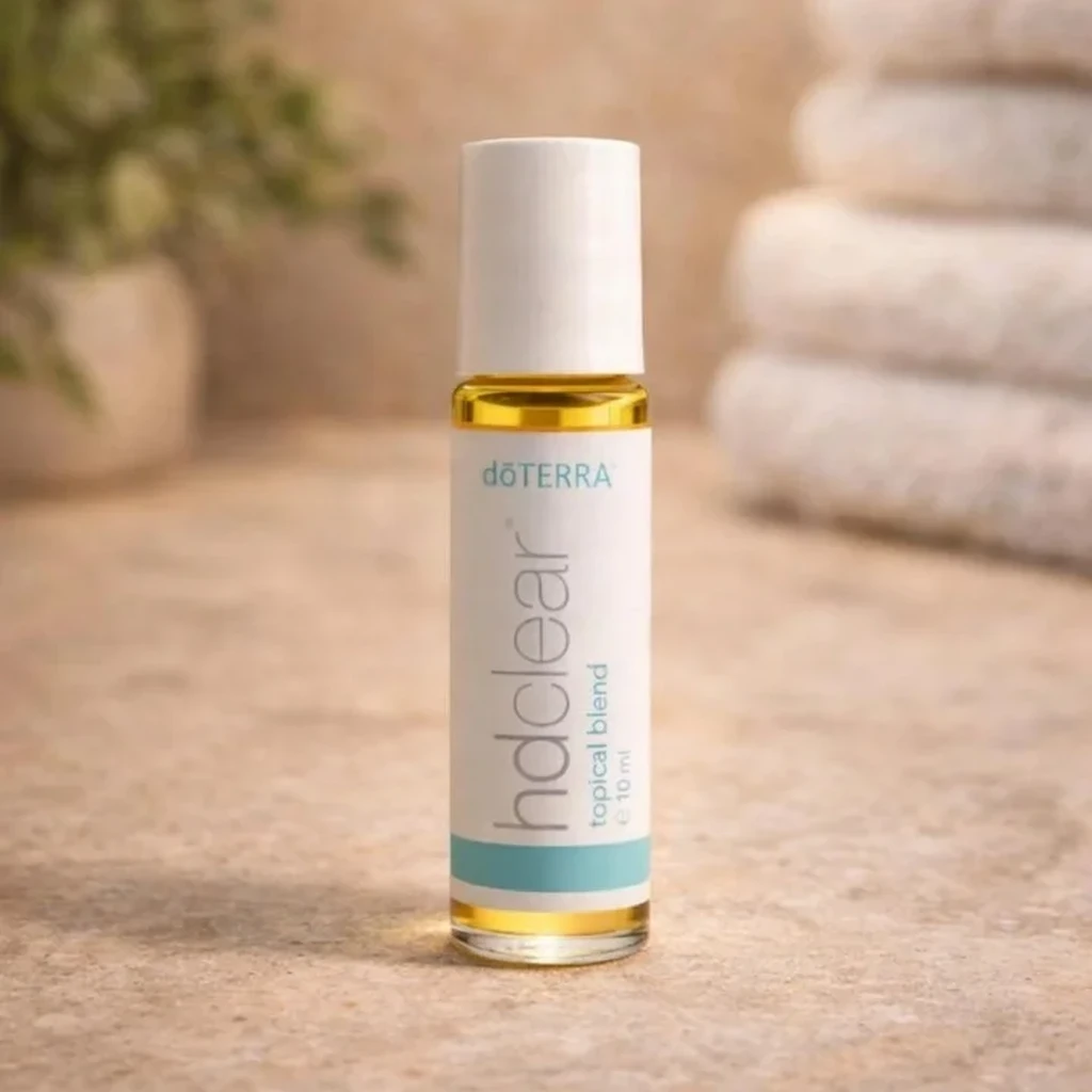 Hd Clear doTERRA na kamiennej podstawce obok złożonych ręczników spa