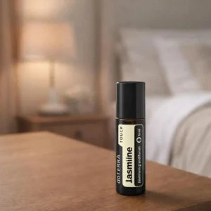 Dłonie trzymające Jasmine Touch doTERRA – aplikacja olejku