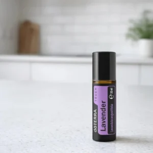Lawenda Touch doTERRA na szarym tle – ujęcie produktowe