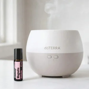 Magnolia Touch doTERRA na białym blacie kuchennym