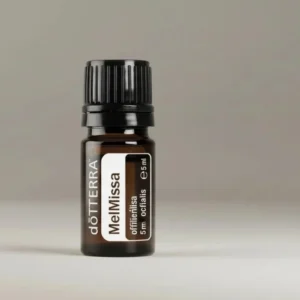Melisa doTERRA na szarym tle – ujęcie produktowe