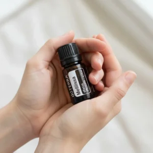 Melisa doTERRA obok dyfuzora aromaterapeutycznego doTERRA