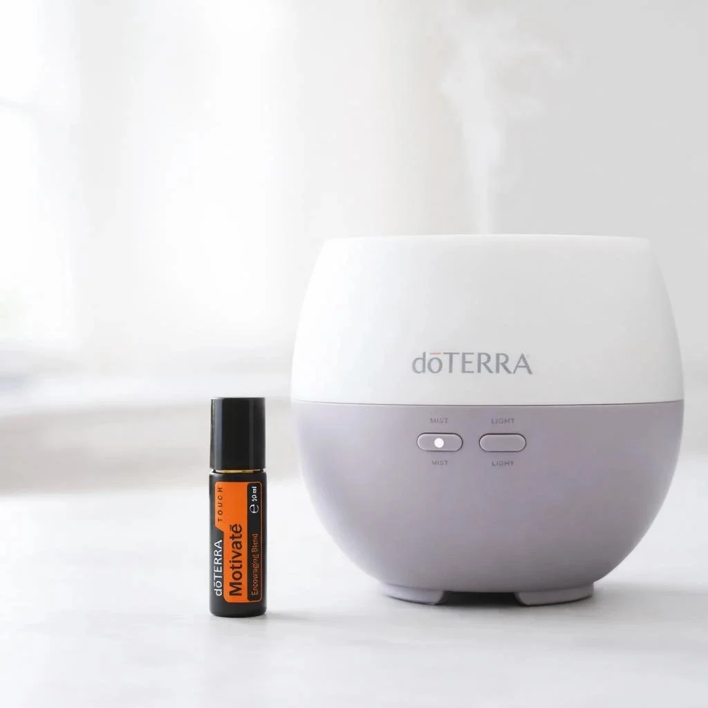 Motivate Touch doTERRA na białym blacie kuchennym