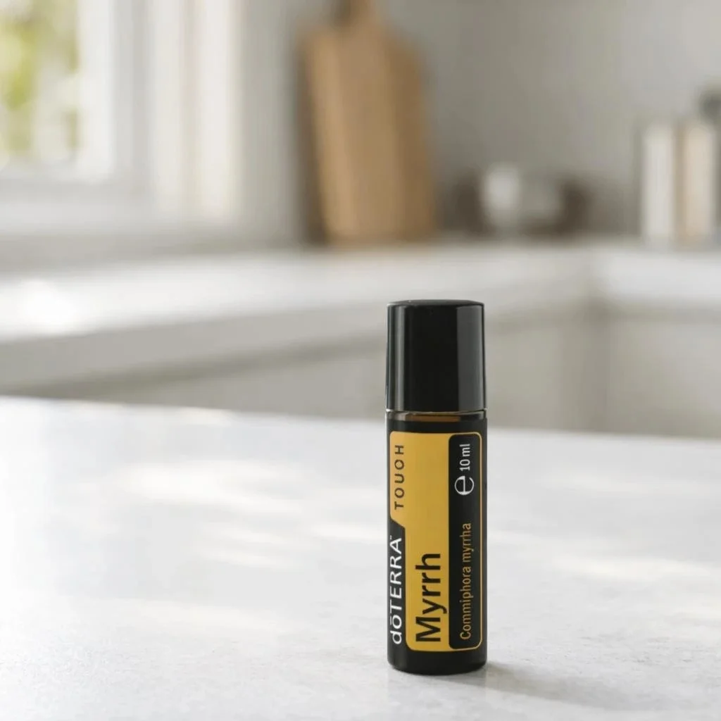 Myrrh Touch doTERRA obok dyfuzora aromaterapeutycznego doTERRA