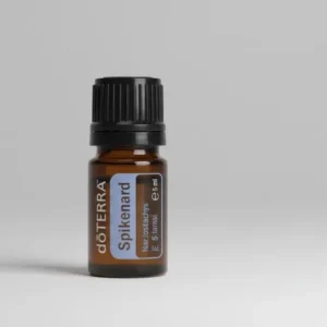 Nard doTERRA na szarym tle – ujęcie produktowe