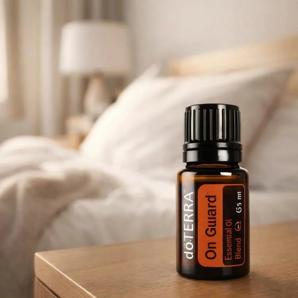 Dłonie trzymające On Guard doTERRA – aplikacja olejku