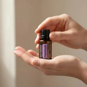 Paczula doTERRA obok dyfuzora aromaterapeutycznego doTERRA