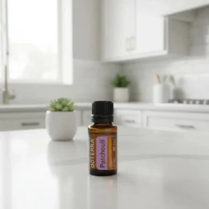 Paczula doTERRA na białym blacie kuchennym