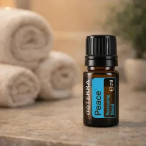 Peace doTERRA na kamiennej podstawce obok złożonych ręczników spa