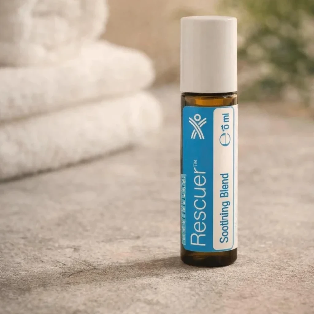 Rescuer doTERRA na kamiennej podstawce obok złożonych ręczników spa