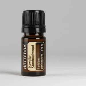Sandałowiec Hawajski doTERRA na szarym tle – ujęcie produktowe