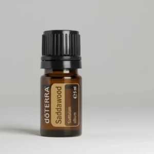 Sandałowiec doTERRA na szarym tle – ujęcie produktowe