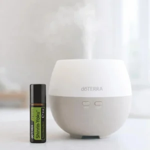 Shinrin-yoku Touch doTERRA na białym blacie kuchennym