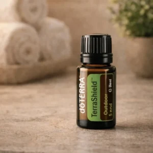 Terrashield doTERRA na kamiennej podstawce obok złożonych ręczników spa