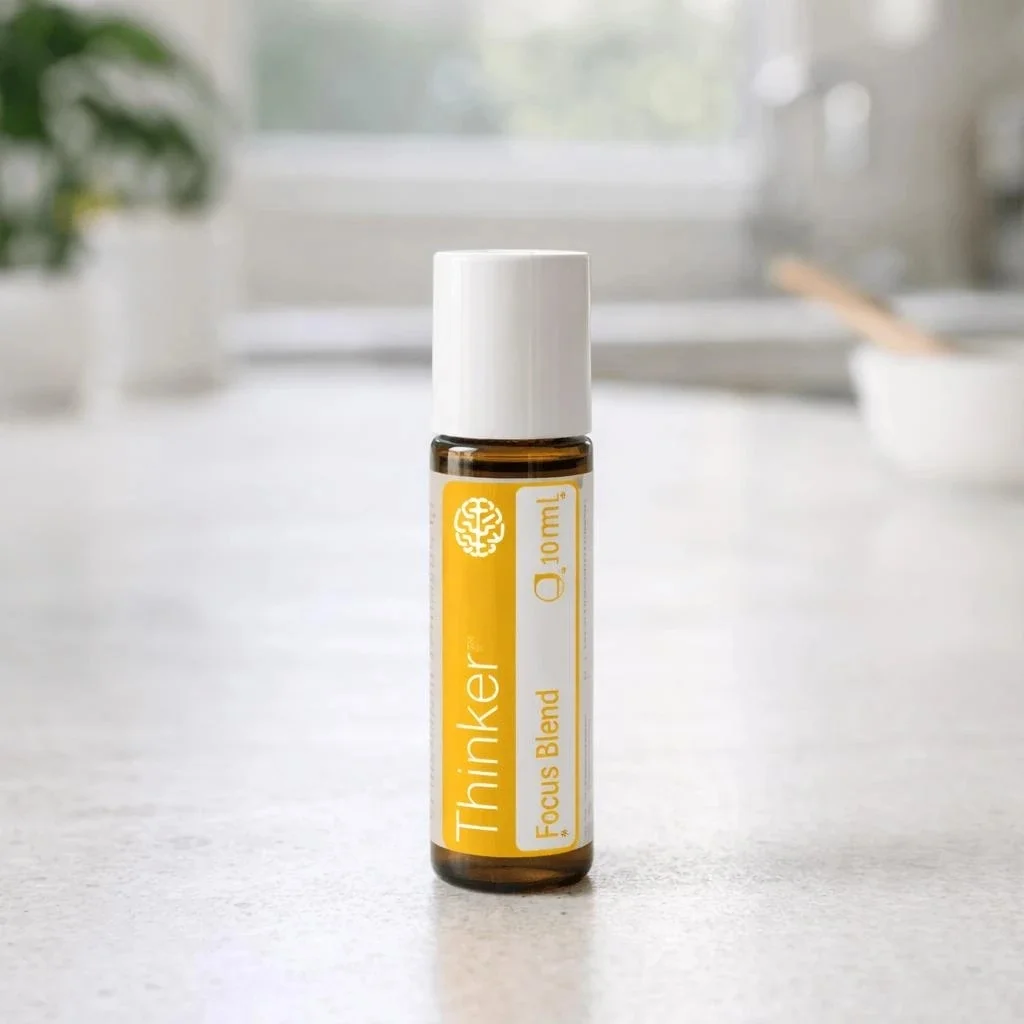 Thinker doTERRA na białym blacie kuchennym