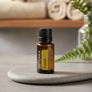 Tymianek doTERRA na kamiennej podstawce obok złożonych ręczników spa