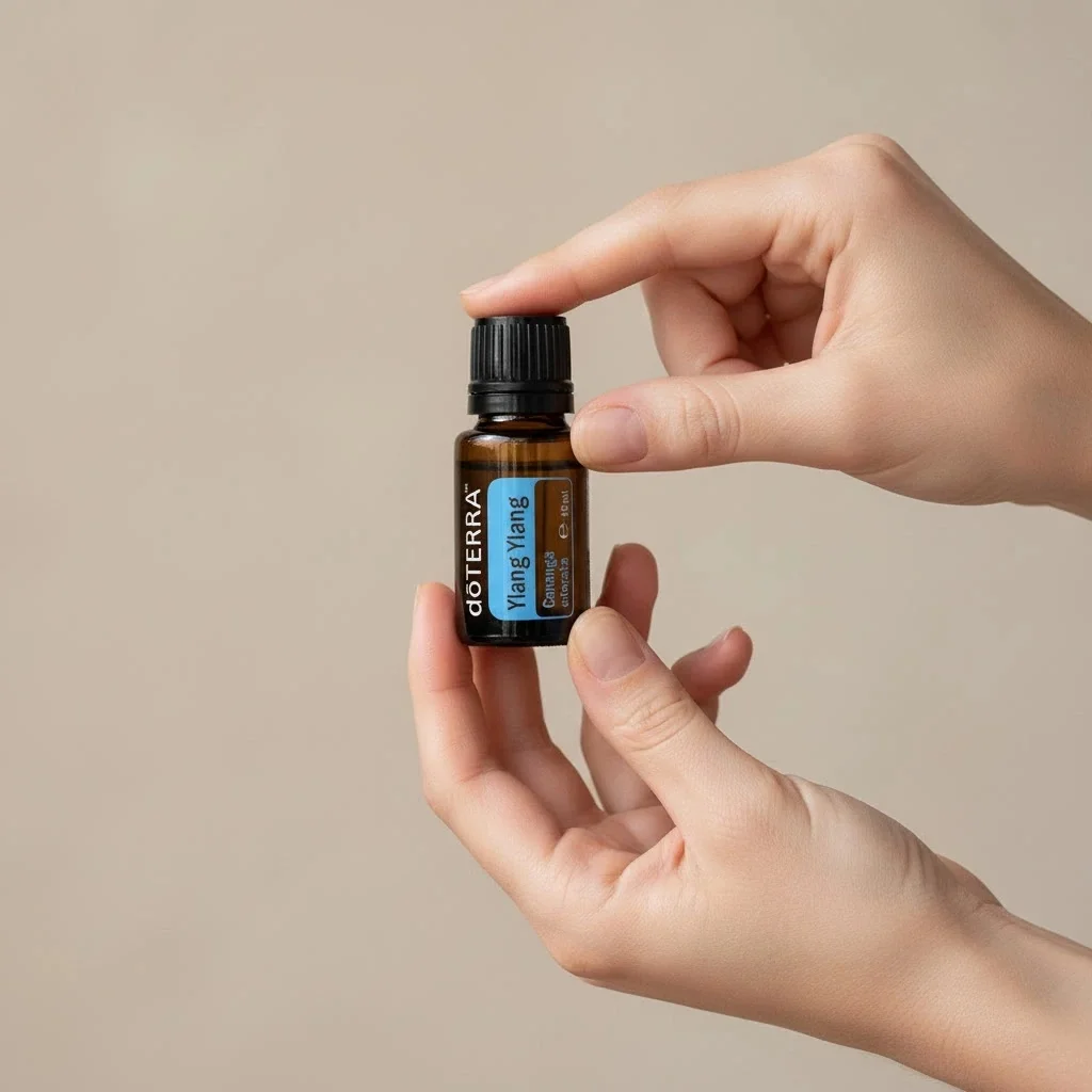 Ylang Ylang doTERRA obok dyfuzora aromaterapeutycznego doTERRA